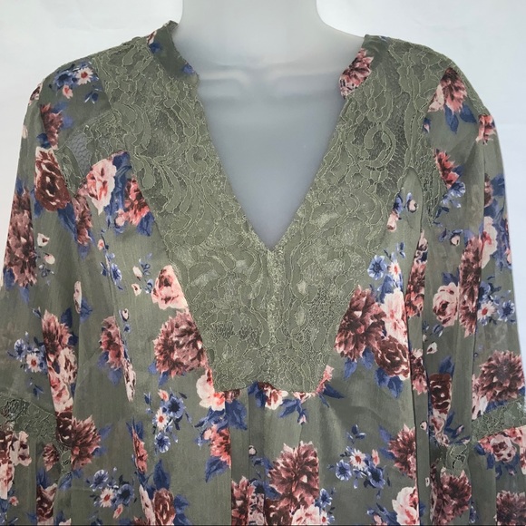 Torrid Floral Shirt - Picture 2 of 4